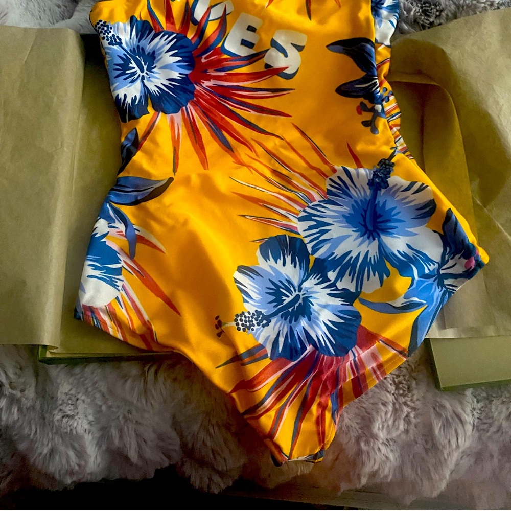 Gucci swim. Box included . Small